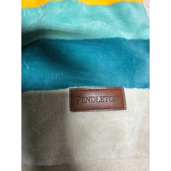 Pendleton Reversible Plush Throw - Picture 2 of 3